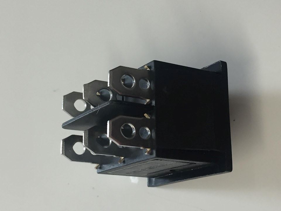 Dashboard switch 2WD / 4WD image 1