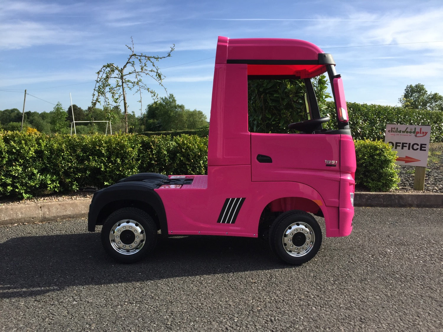 Licensed Mercedes-Benz Actros 4WD 24V* Ride On Lorry - Pink image 1