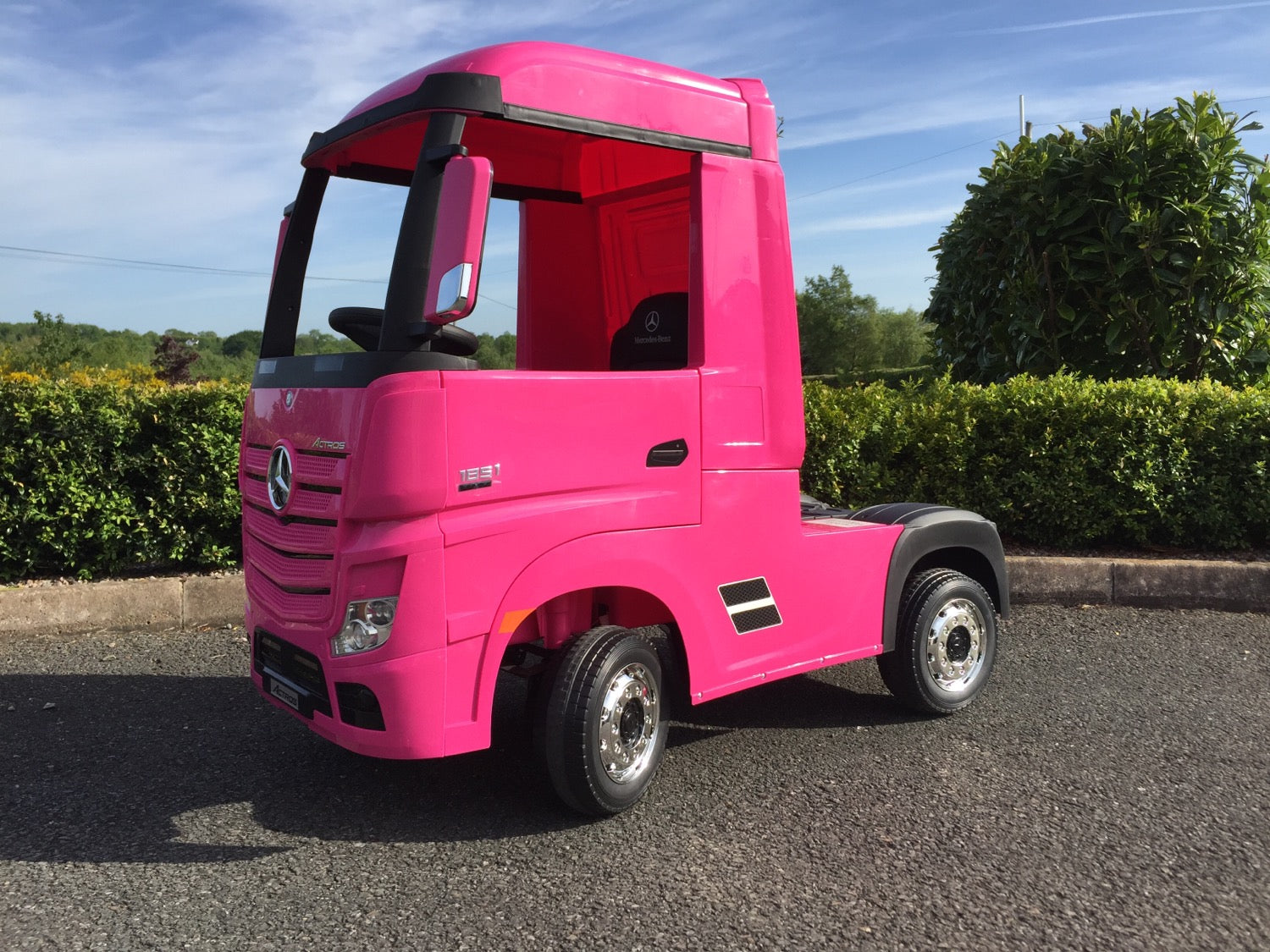 Licensed Mercedes-Benz Actros 4WD 24V* Ride On Lorry - Pink